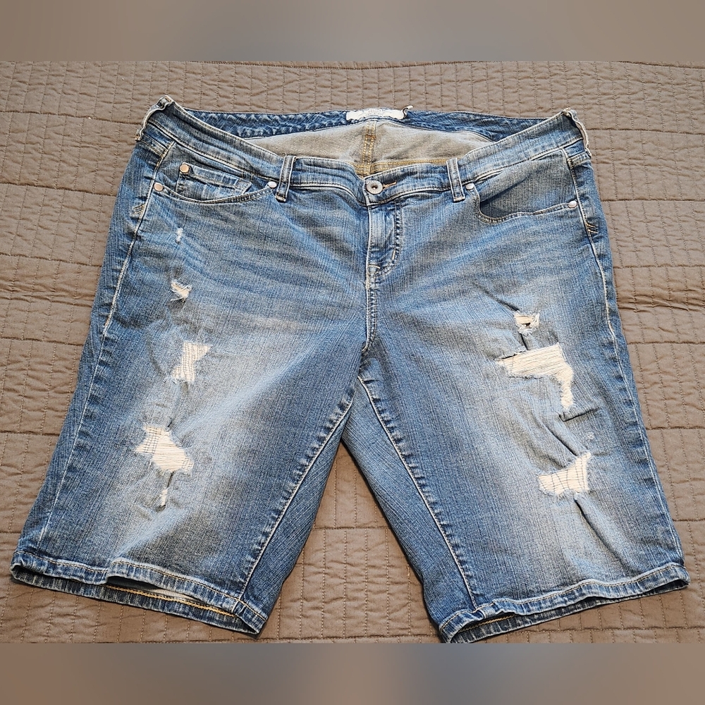 Torrid Denim Midrise Bermuda Shorts (18, Med Blue Wash)
